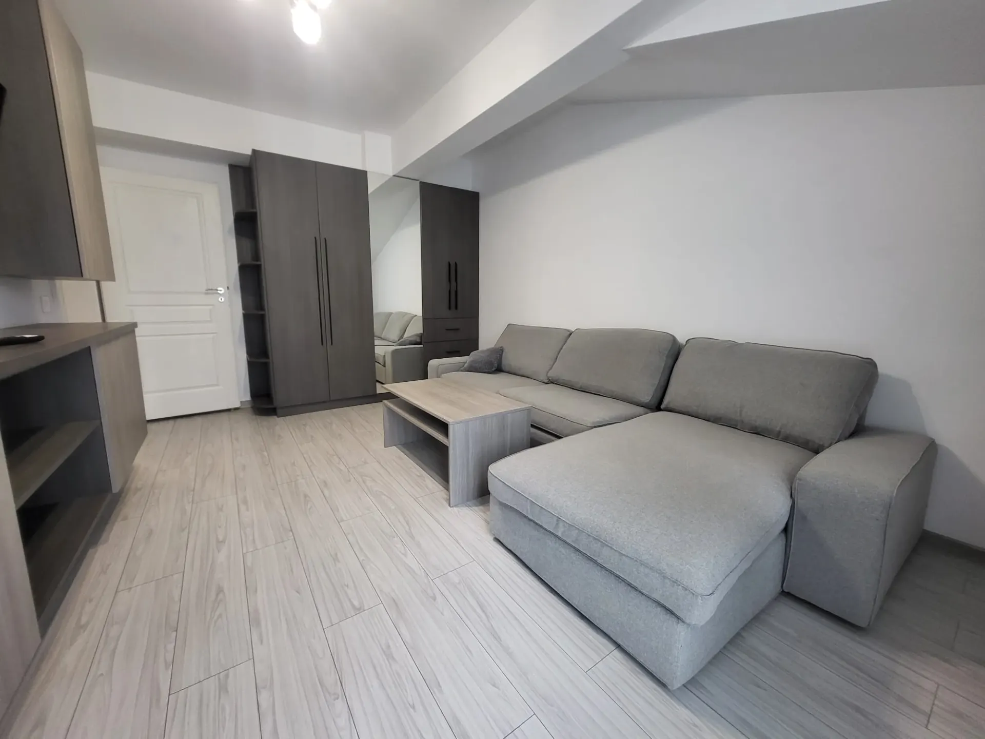 Apartament de inchiriat, <span>2</span> camere, <span>decomandat</span>, <span>50</span> mp, <span>Valea Adanca</span>