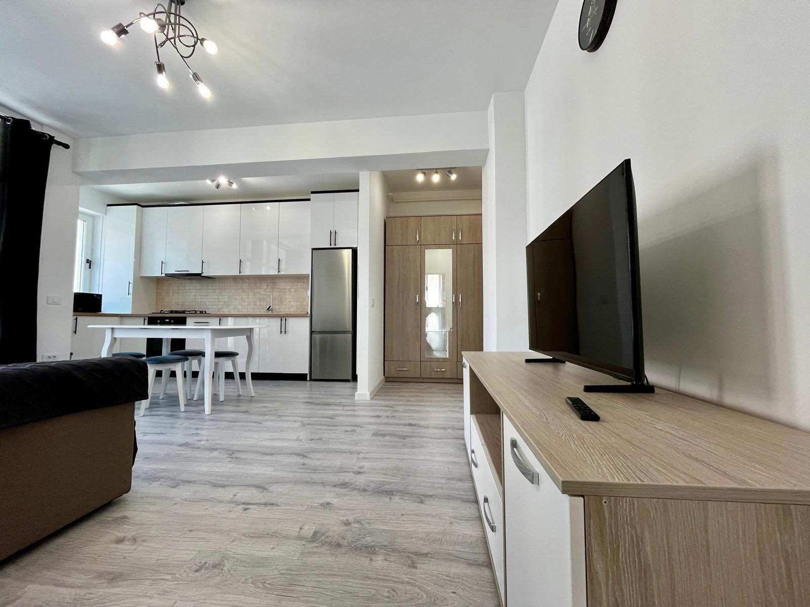 Apartament de inchiriat cu 2 camere in Iasi, de tip semidecomandat, suprafata de 45 mp, zona Lunca Cetatuii(Complex Visoianu)