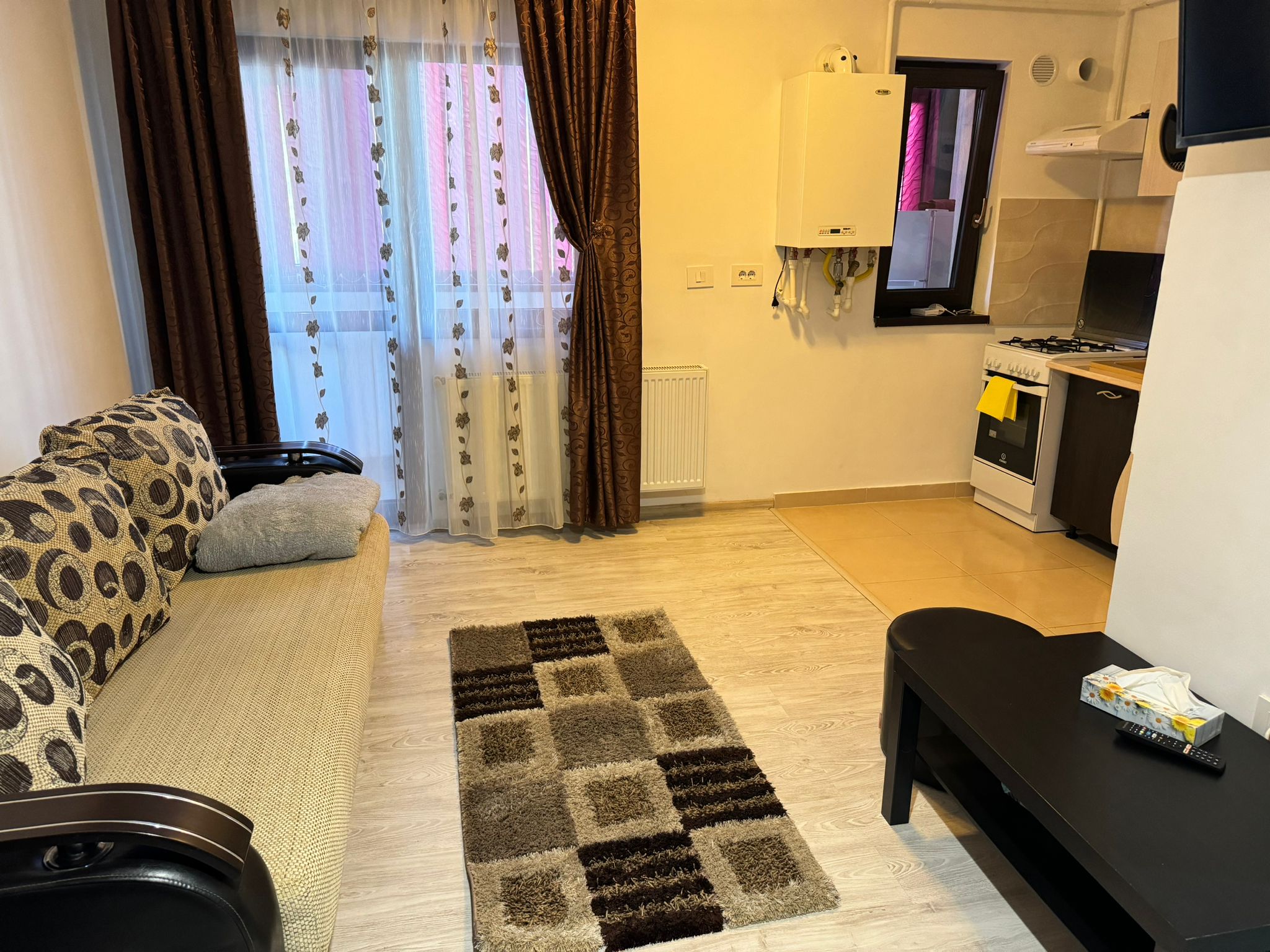 Apartament de inchiriat cu o camera in Iasi, de tip Open space, suprafata de 25 mp, zona Valea Lupului