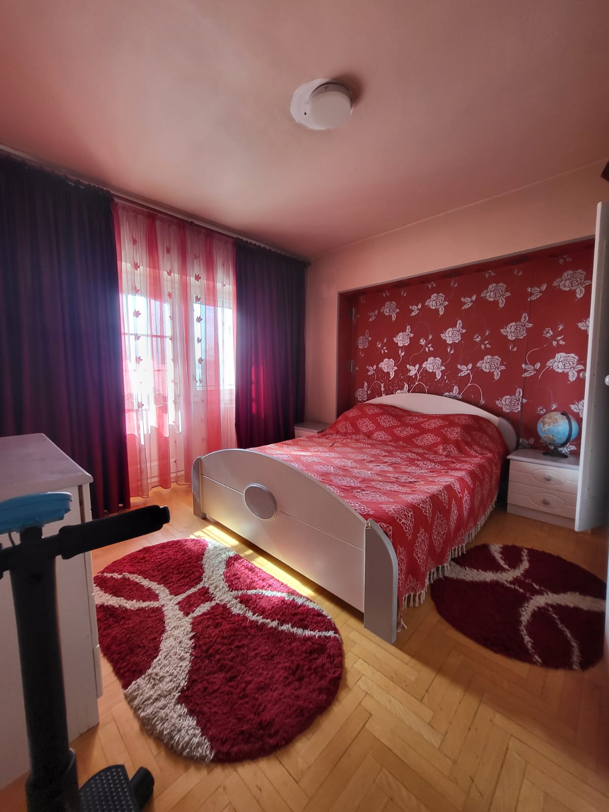 Apartament de vanzare, <span>4</span> camere, <span>decomandat</span>, <span>86</span> mp, <span>Pacurari</span>,  (rond Pacurari, deasupra Cardiodent)