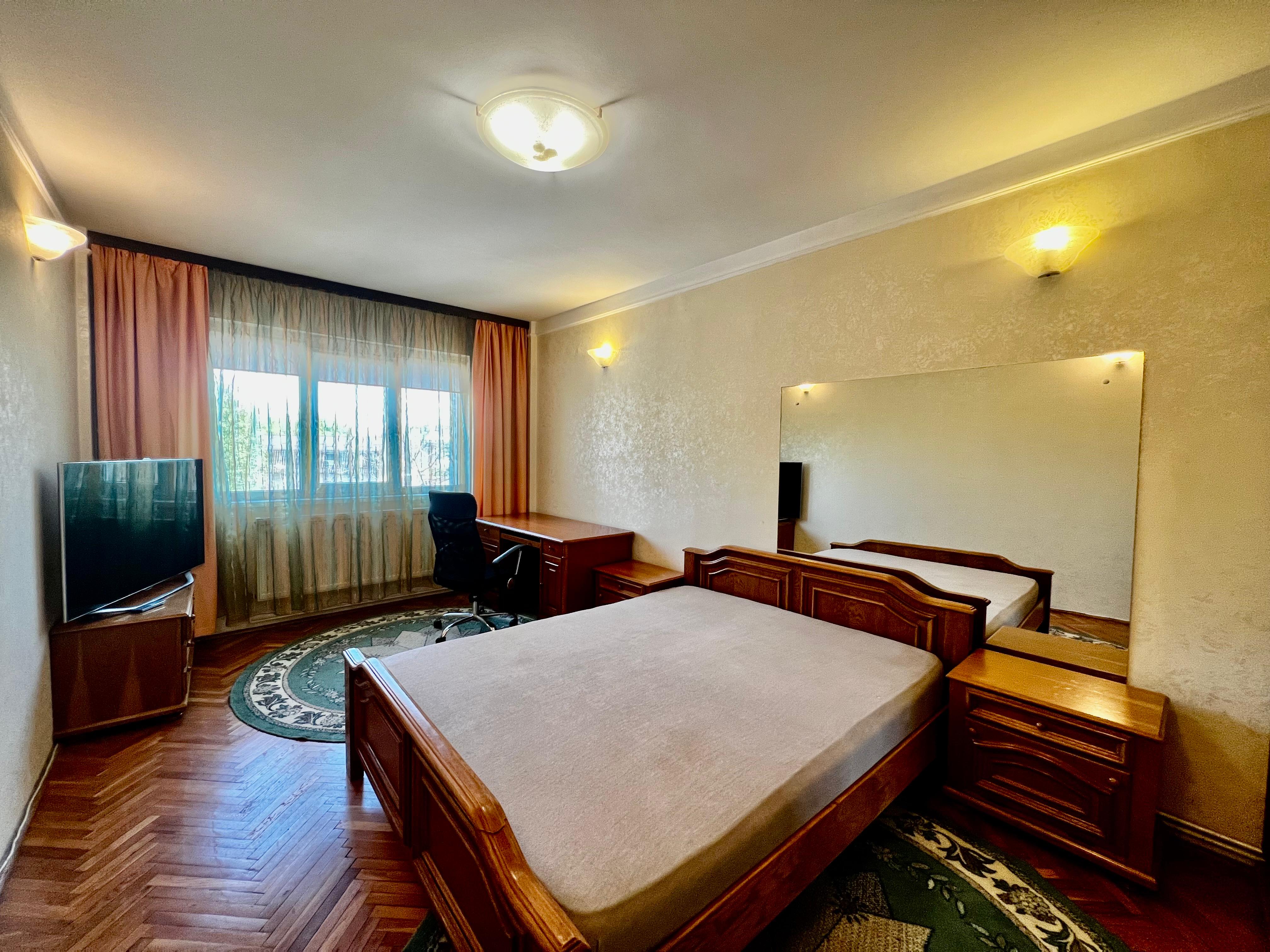 Apartament de inchiriat cu 2 camere in Iasi, de tip decomandat, suprafata de 60 mp, zona Central(Piata Unirii)