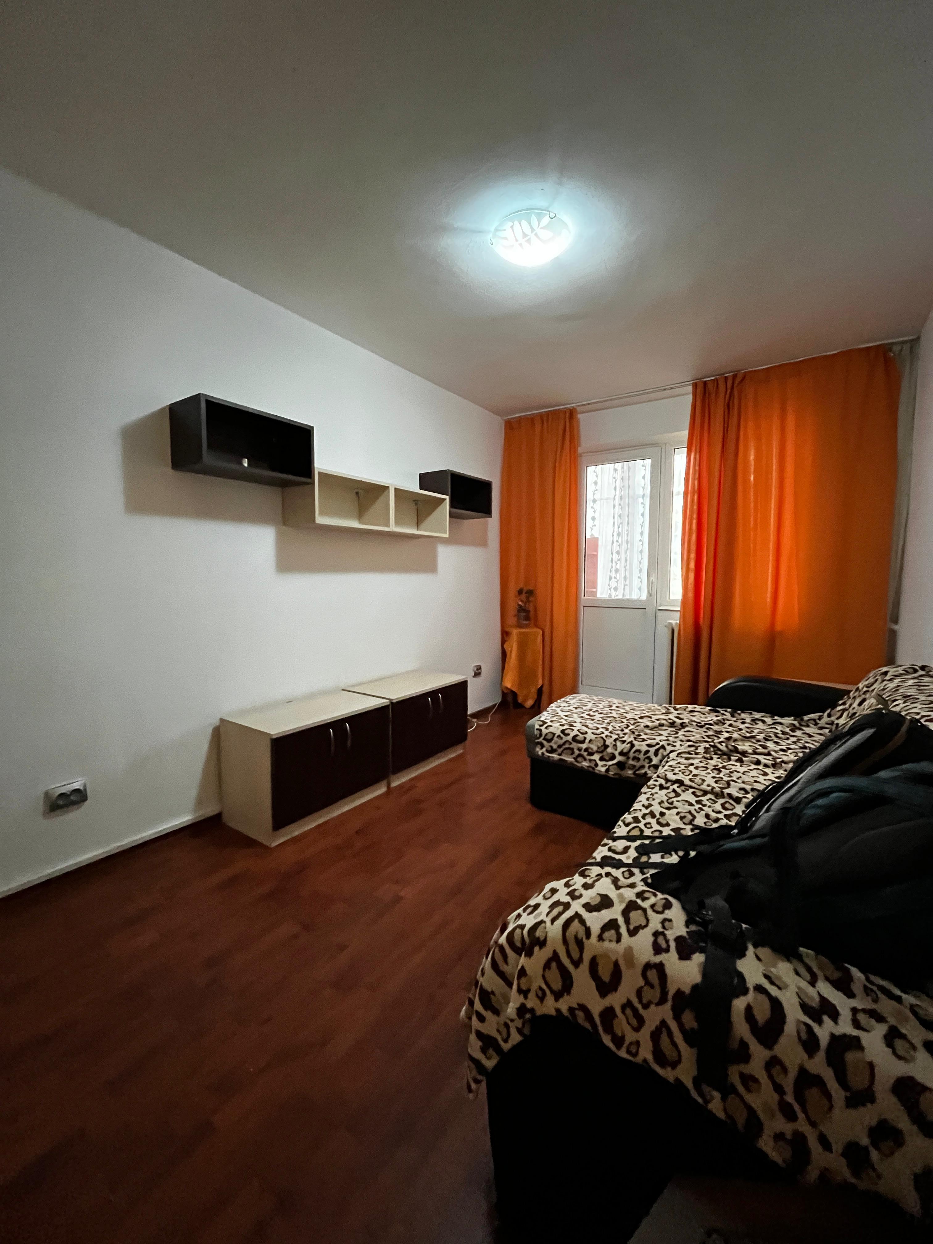 Apartament de inchiriat cu o camera in Iasi, de tip semidecomandat, suprafata de 35 mp, zona Podu Ros(Scoala Gimnaziala Titu Maiorescu)
